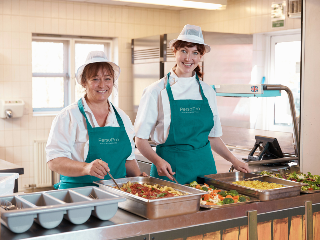 Team im Einsatz in der Kantine